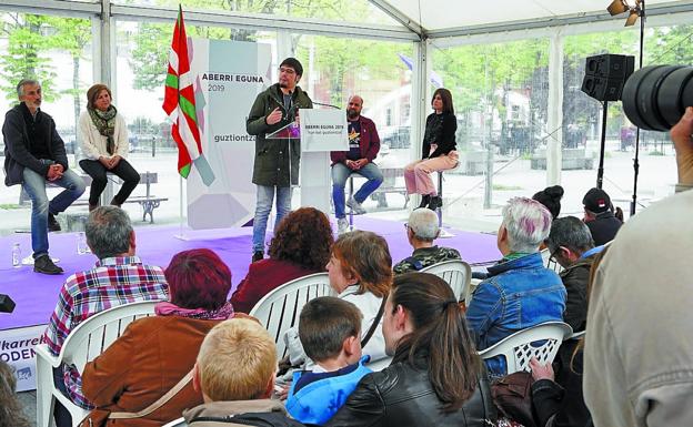 Podemos exige la patria de los derechos frente a la de «dos velocidades» del PNV