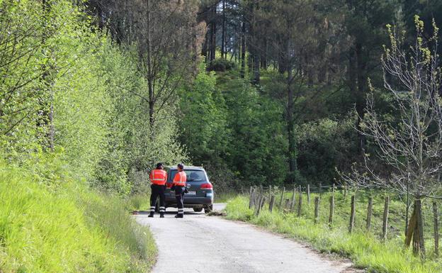Hallan sin vida a un vecino de Azkoitia junto a su coche