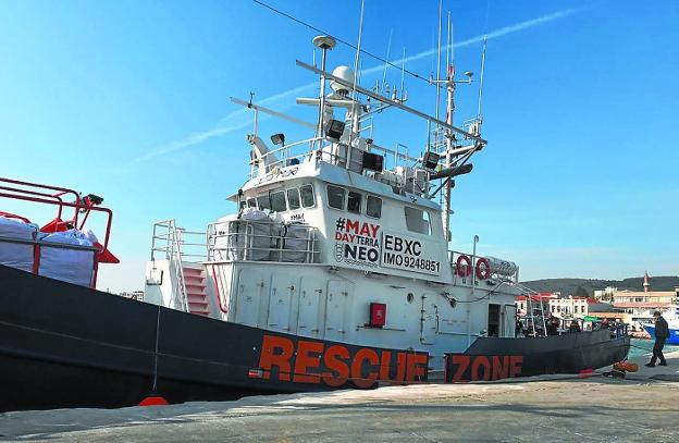 El 'Aita Mari' ya ha repartido material en Quíos y Lesbos