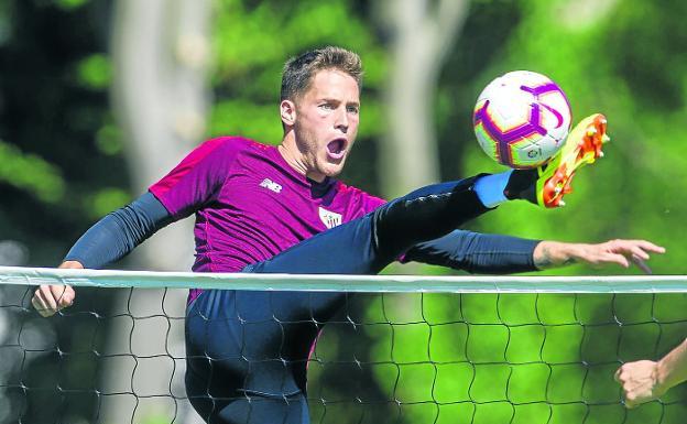 La Real propone a Remiro un contrato de cuatro temporadas y una cláusula de 40 millones de euros