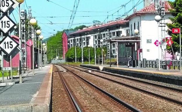 Condenados tres jóvenes por propinar una brutal paliza a un menor en la estación de Andoain