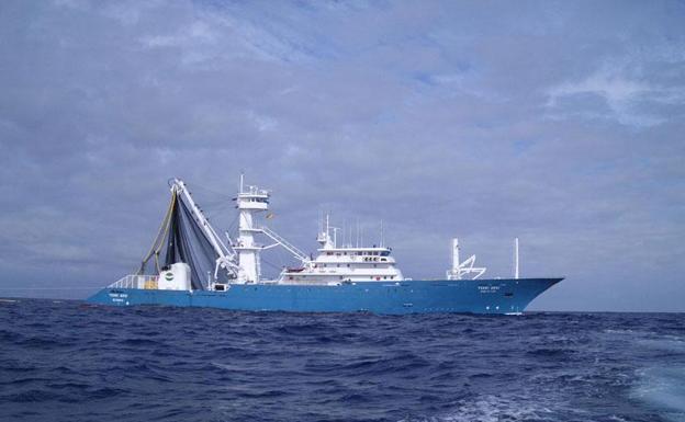 Piratas atacan con granadas a un atunero vizcaíno y a un buque coreano en el Índico