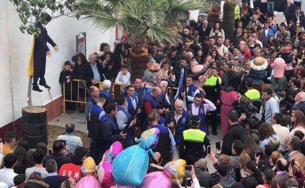Torra denuncia ante la Fiscalía el 'fusilamiento' del muñeco de Puigdemont en Coripe por «incitación al odio»