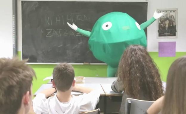 Gutasuna aldarri, Kilometroetako kanta eta bideoklipa aurkeztu dituzte