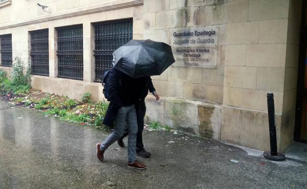 La jueza mantiene en libertad al 'Chapuzas', pese a que acumula ya 64 denuncias