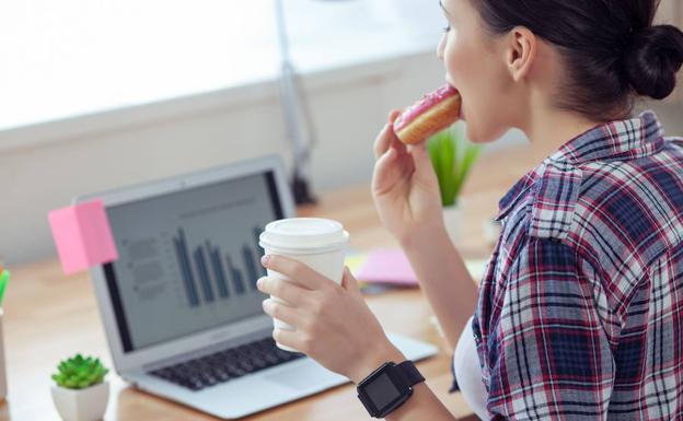 Almorzar frente al ordenador: las otras comidas de trabajo