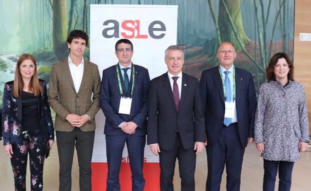 Urkullu llama a un modelo de empresa participativo y a superar la confrontación