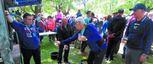 Animada y multitudinaria romería en Otala Zelai