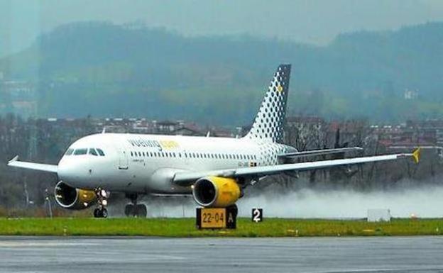 El tráfico de pasajeros del aeropuerto de San Sebastián crece un 10,6% en abril