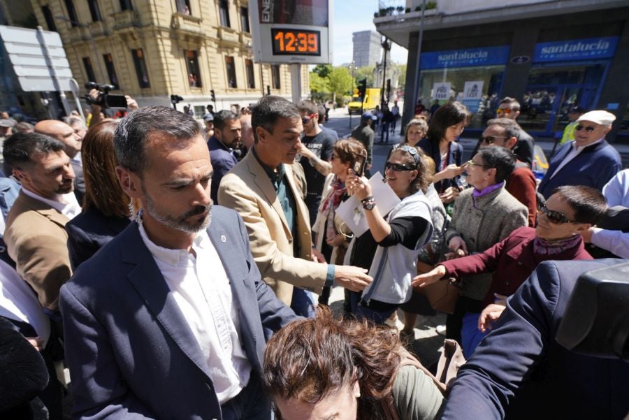 Pedro Sánchez, de campaña en San Sebastián