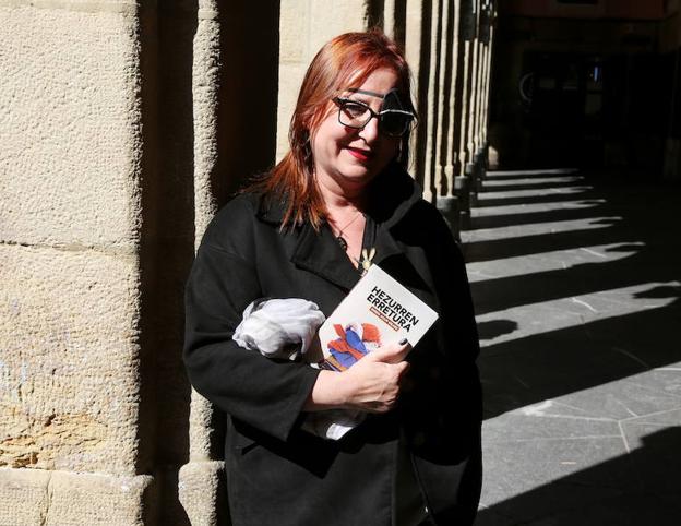 «Idaztea erretzea da, eraldatzea, suntsitzea eta aldi berean beste energia bat ateratzea»