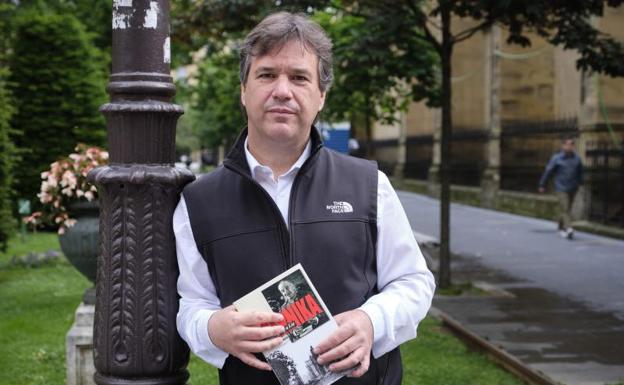 «Fue el Duque de Alba quien aconsejó a Franco decir que los 'rojos' quemaron Gernika»