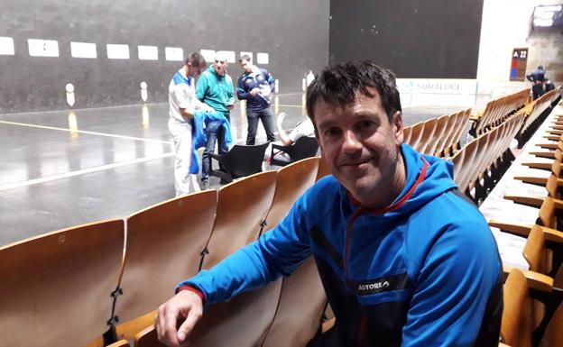 Jokin Etxaniz: «La primera vez que vi a Irribarria fue en Logroño y jugaba de zaguero»