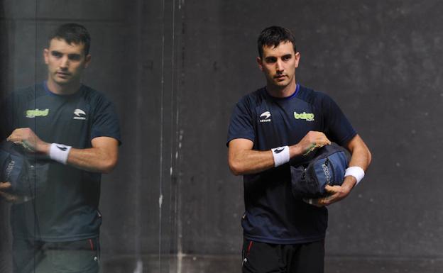 «Me duele mucho la zurda al darle de aire»