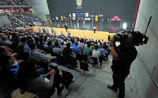 Indignación por la negativa a devolver la entrada por el cambio de fecha