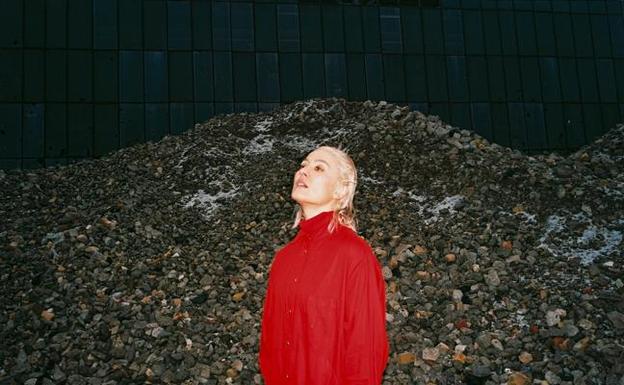 Cate Le Bon y The Cynics abren la semana en la Sala Dabadaba