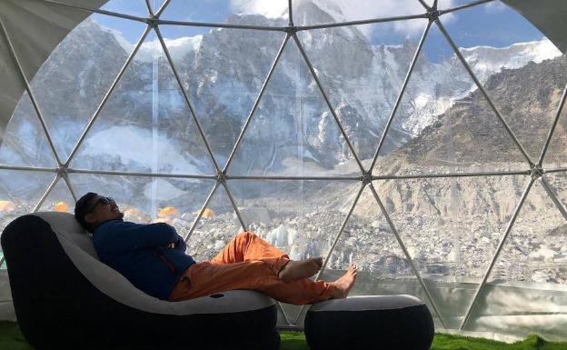 El 'lujo' de escalar el Everest