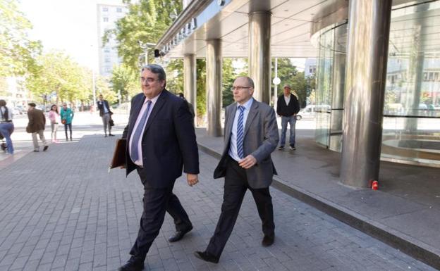Los tres jefes de servicio imputados por la jueza niegan su participación en el escándalo de la OPE de Osakidetza