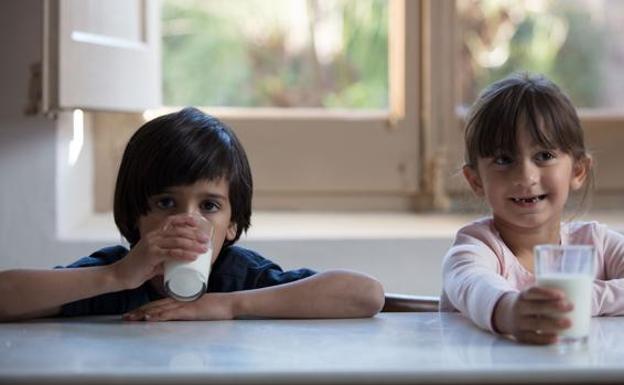 Llega la quinta edición de la 'Gran recogida de leche, Ningún niño sin bigote'