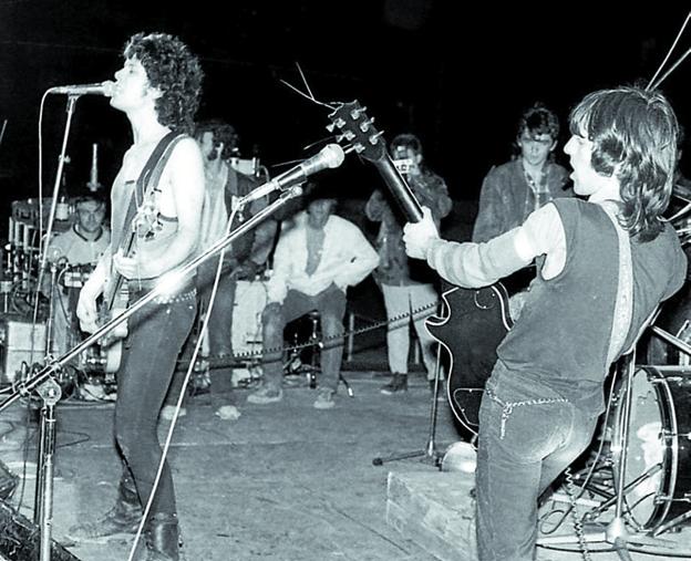 Álex de la Iglesia produce una película de ficción que contará la vida de Eskorbuto