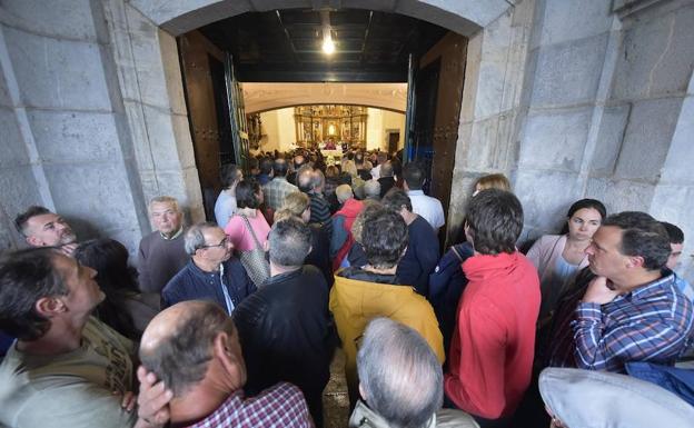 Ibarra despide a los dos hermanos ahogados en Jaizkibel en un emotivo funeral