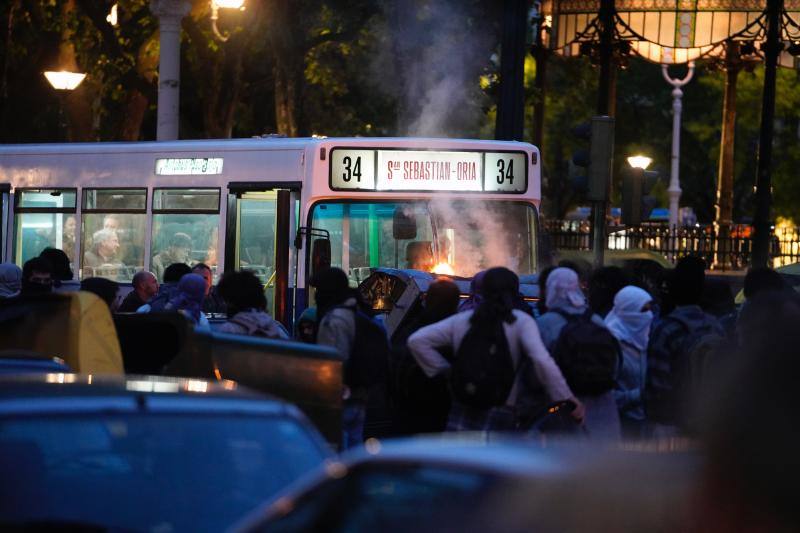'Patria' recrea la 'kale borroka' en Donostia