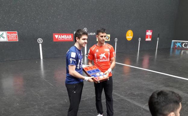 Irribarria y Urrutikoetxea eligen «pelotas similares»