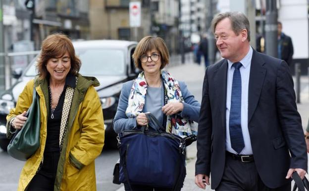 La consejera de Salud insiste en que «nunca» supo de las filtraciones de las OPE de Osakidetza