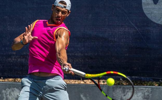 Nadal inicia en la hierba del Mallorca Open su preparación para Wimbledon