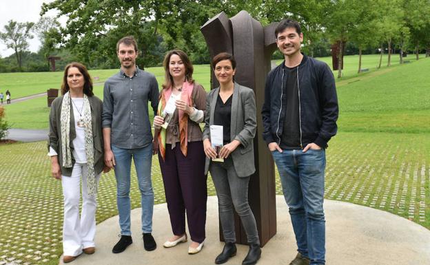 La obra de Chillida volverá a «conectar con el público» en las actividades de verano del museo