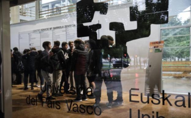 La universidad se enfrenta al reto de dar relevo a los docentes y lograr más recursos para I+D