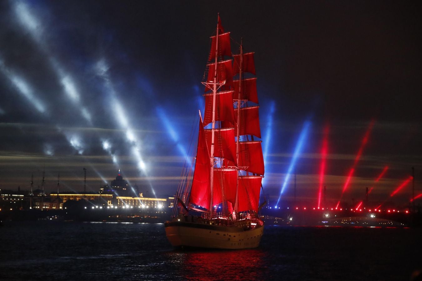 Celebración de 'Velas Escarlatas' en San Petesburgo