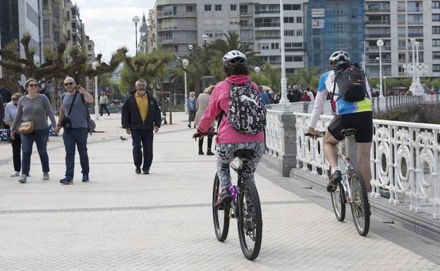 San Sebastián ofrecerá 180 aparcamientos más para bicicletas en las playas