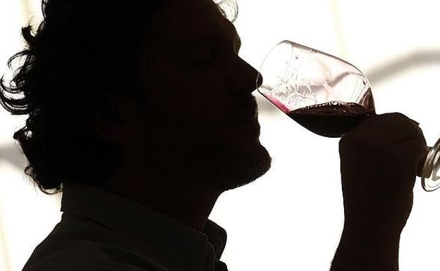 La UPV diseña un sistema para detectar fraudes enológicos sin descorchar la botella de vino