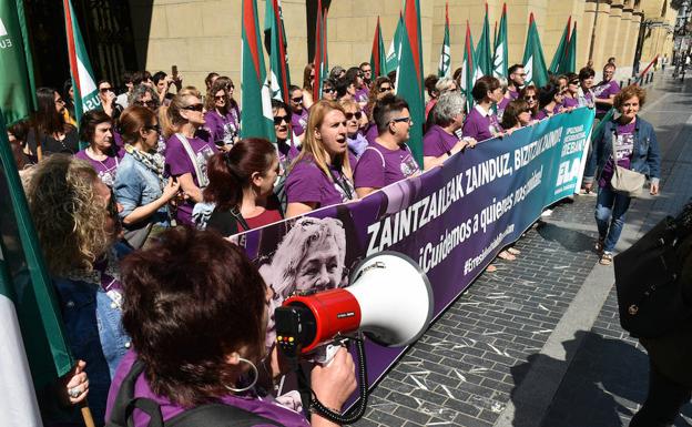 Las trabajadoras de las residencias acamparán en San Sebastián en julio