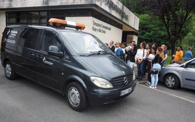 Familiares y amigos despiden a la víctima del crimen de Elgoibar antes de su traslado a Nicaragua