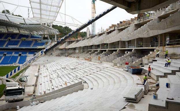 Pieza a pieza se construye la nueva grada norte de Anoeta