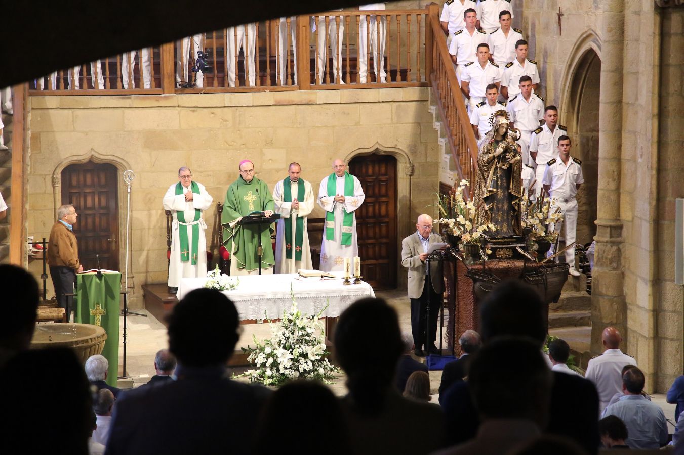 Misa y ofrenda floral en honor a Elcano