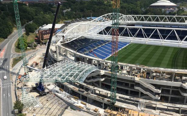 Comienza la instalación de la cubierta de la grada Norte