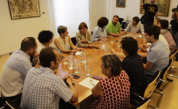 PSN, Geroa Bai, Podemos e I-E se reúnen sin María Chivite