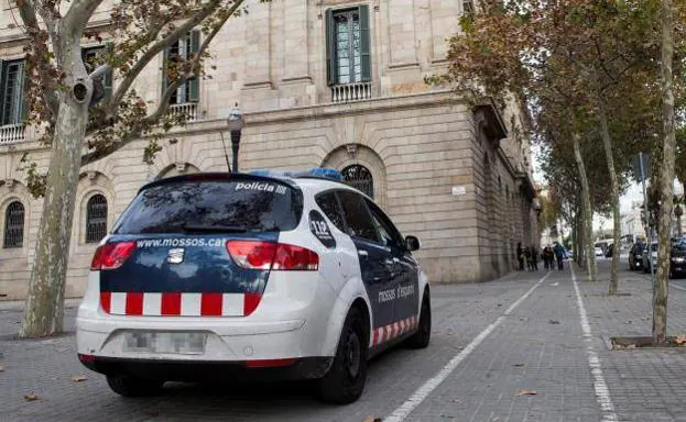 Los Mossos liberan a una mujer retenida más de 20 días en un piso de Tarragona