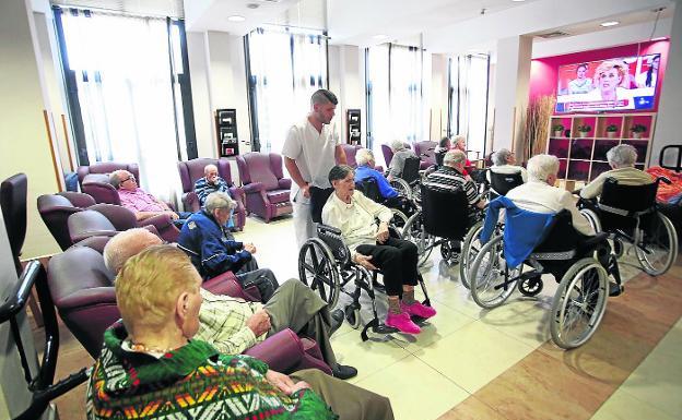Las residencias de ancianos vascas tienen dos años de plazo para mejorar sus servicios