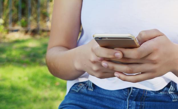 El nuevo reto viral de moda: escribir a tu vecino (de número móvil)