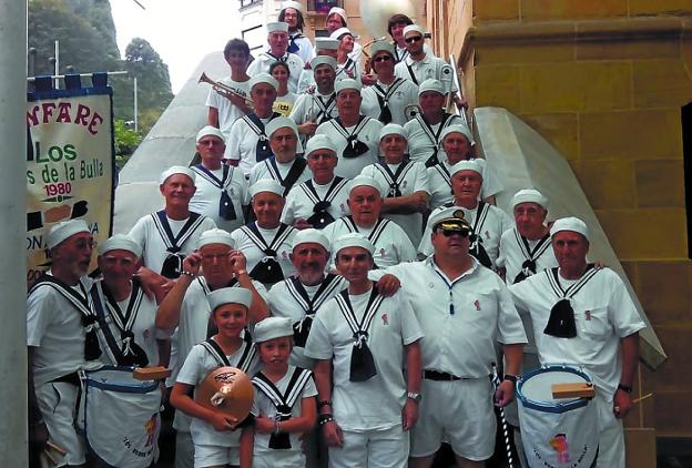 Bullicioso arranque festivo