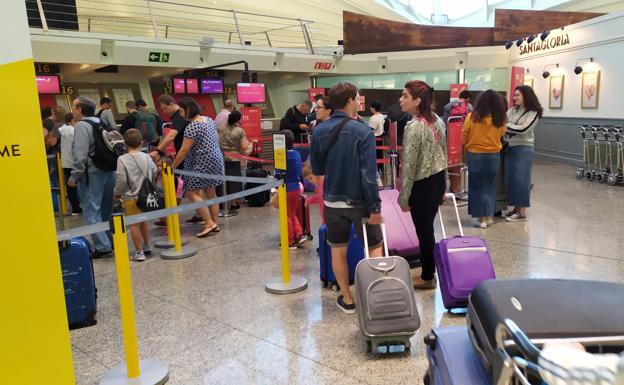 Se mantiene la normalidad tras el segundo de los paros previstos para este miércoles en el aeropuerto de Loiu
