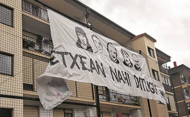 Covite denuncia una pancarta por los presos en una ikastola de Villabona