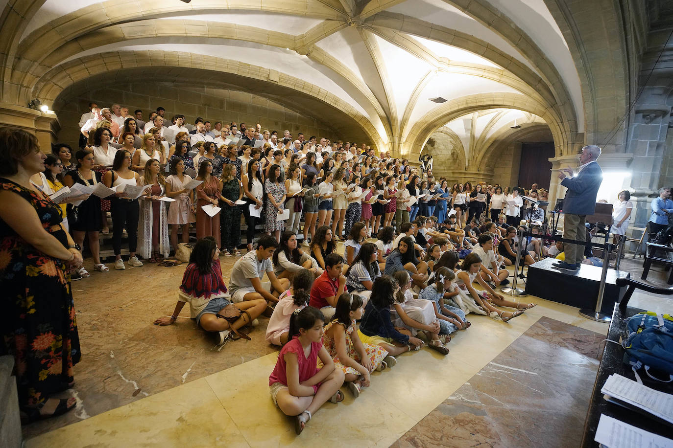 La Salve llena la basílica de Santa María