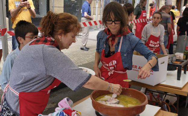 ¿Será la mano, será el cachirulo o será la cazuela de barro?