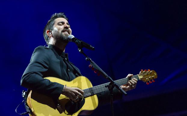 Alex Ubago llevó la nostalgia y la novedad a Sagües