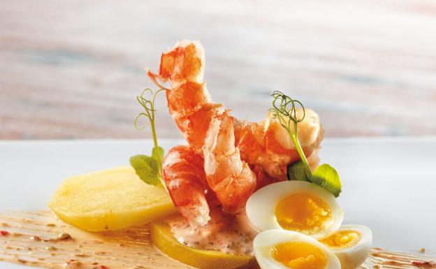 Ensalada de langostinos y huevos de codorniz cocidos de Martín Berasategui